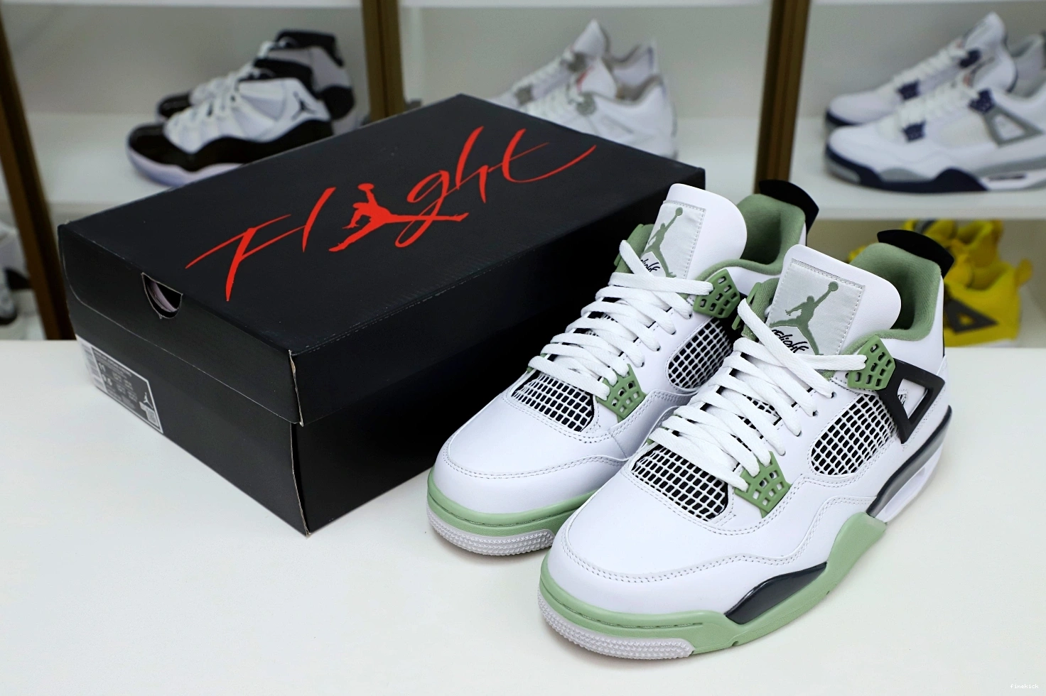 4 JORDAN AIR 